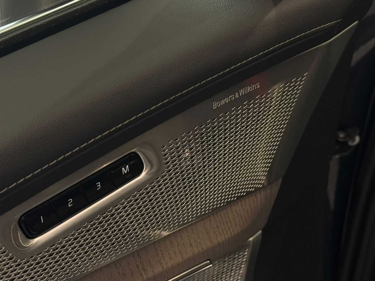 Volvo XC90 Ultra, T8 AWD Plug-in hybrid, Electric/Petrol, Bright, 7 Seats