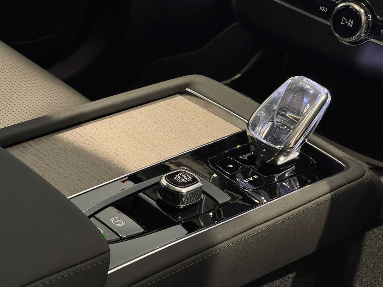 Volvo XC90 Ultra, T8 AWD Plug-in hybrid, Electric/Petrol, Bright, 7 Seats