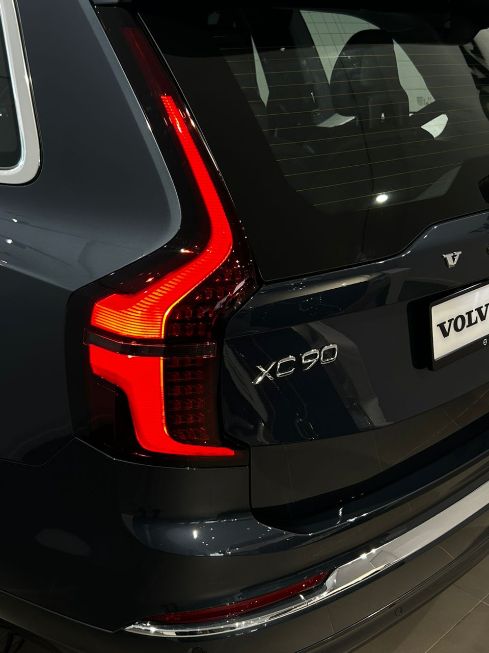 Volvo XC90 Ultra, T8 AWD Plug-in hybrid, Electric/Petrol, Bright, 7 Seats