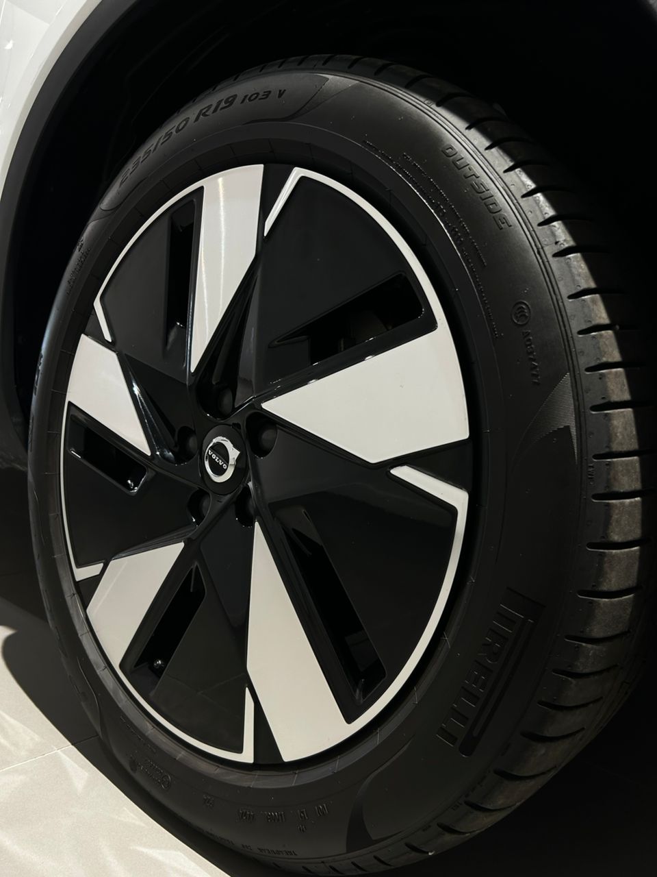 Volvo  EC40 Ultra, Twin Motor, Electric