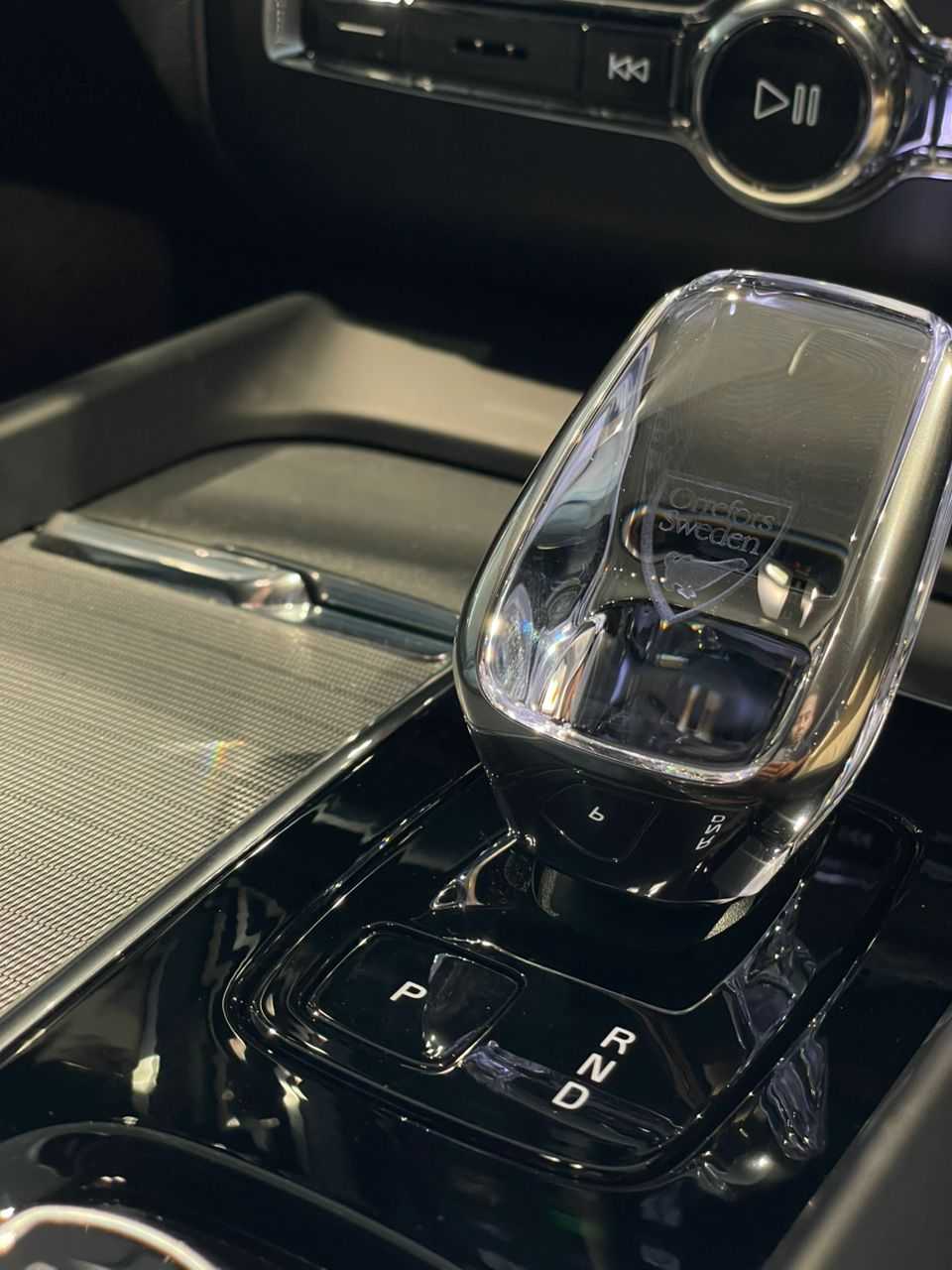 Volvo XC60 Ultra, T8 AWD Plug-in hybrid, Electric/Petrol, Dark