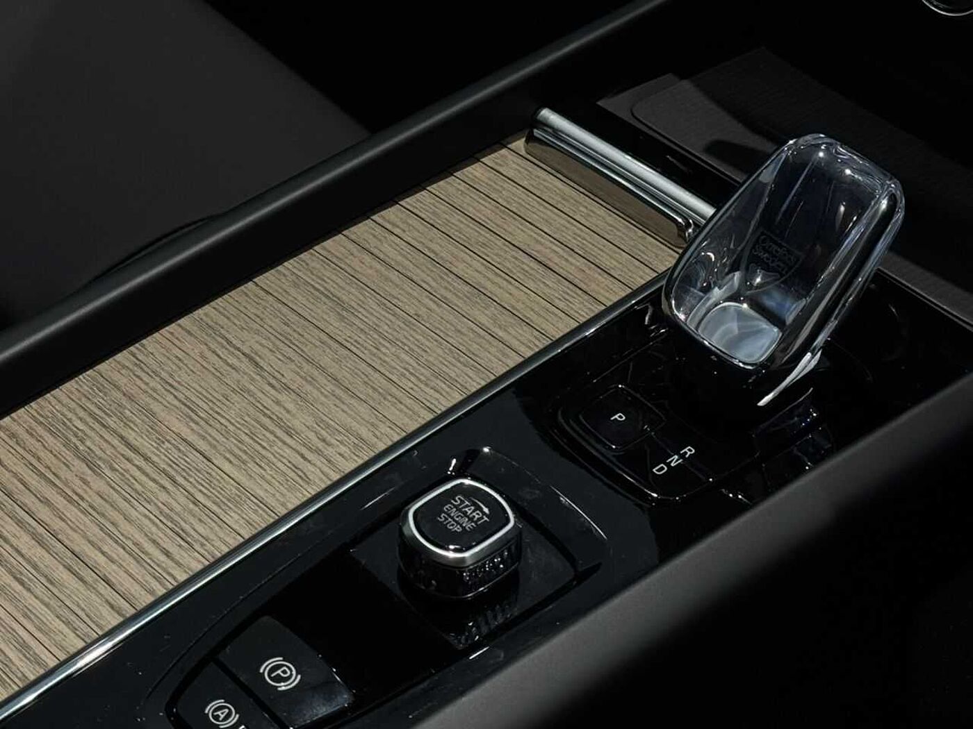 Volvo XC60 Ultra, T8 AWD Plug-in hybrid, Electric/Petrol, Dark