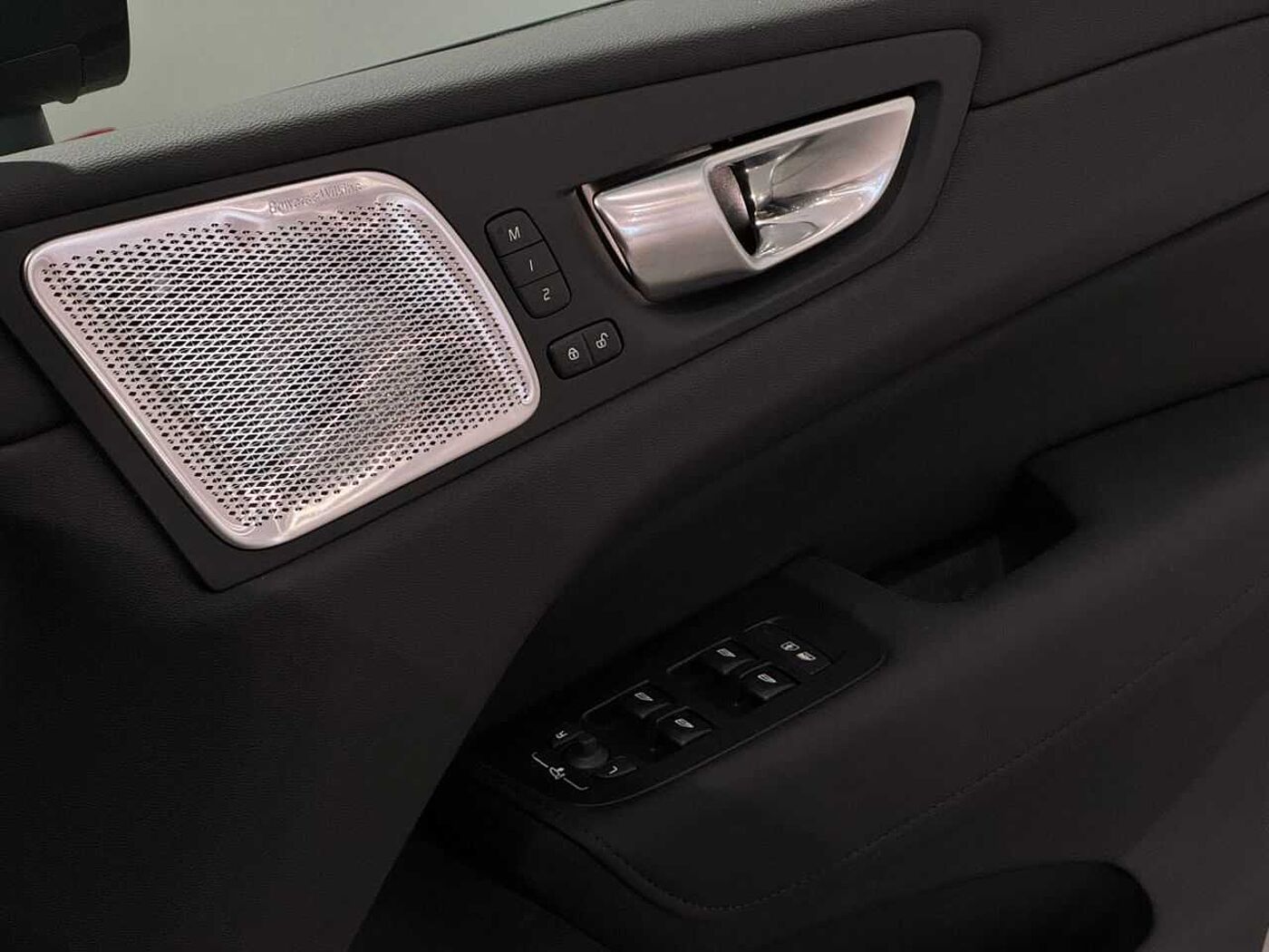 Volvo XC60 Ultra, T8 AWD Plug-in hybrid, Electric/Petrol, Dark