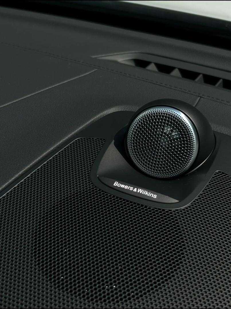 Volvo Recharge Ultimate, T8 AWD Plug-in hybrid, Electric/Petrol, Dark