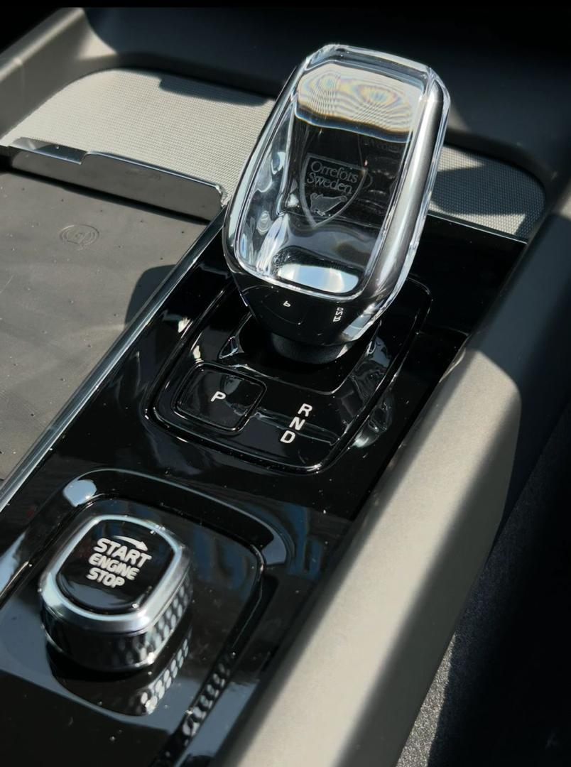 Volvo Recharge Ultimate, T8 AWD Plug-in hybrid, Electric/Petrol, Dark