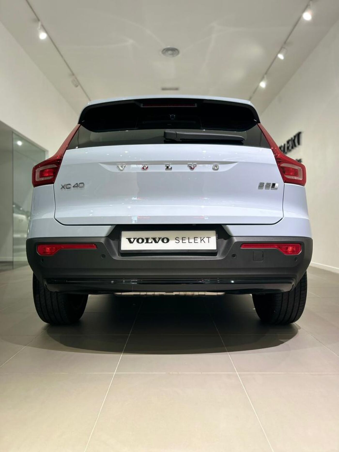 Volvo  Plus, B5 AWD Mild hybrid, Petrol, Dark