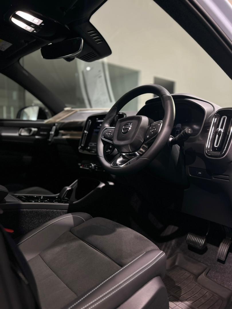 Volvo  Plus, B5 AWD Mild hybrid, Petrol, Dark