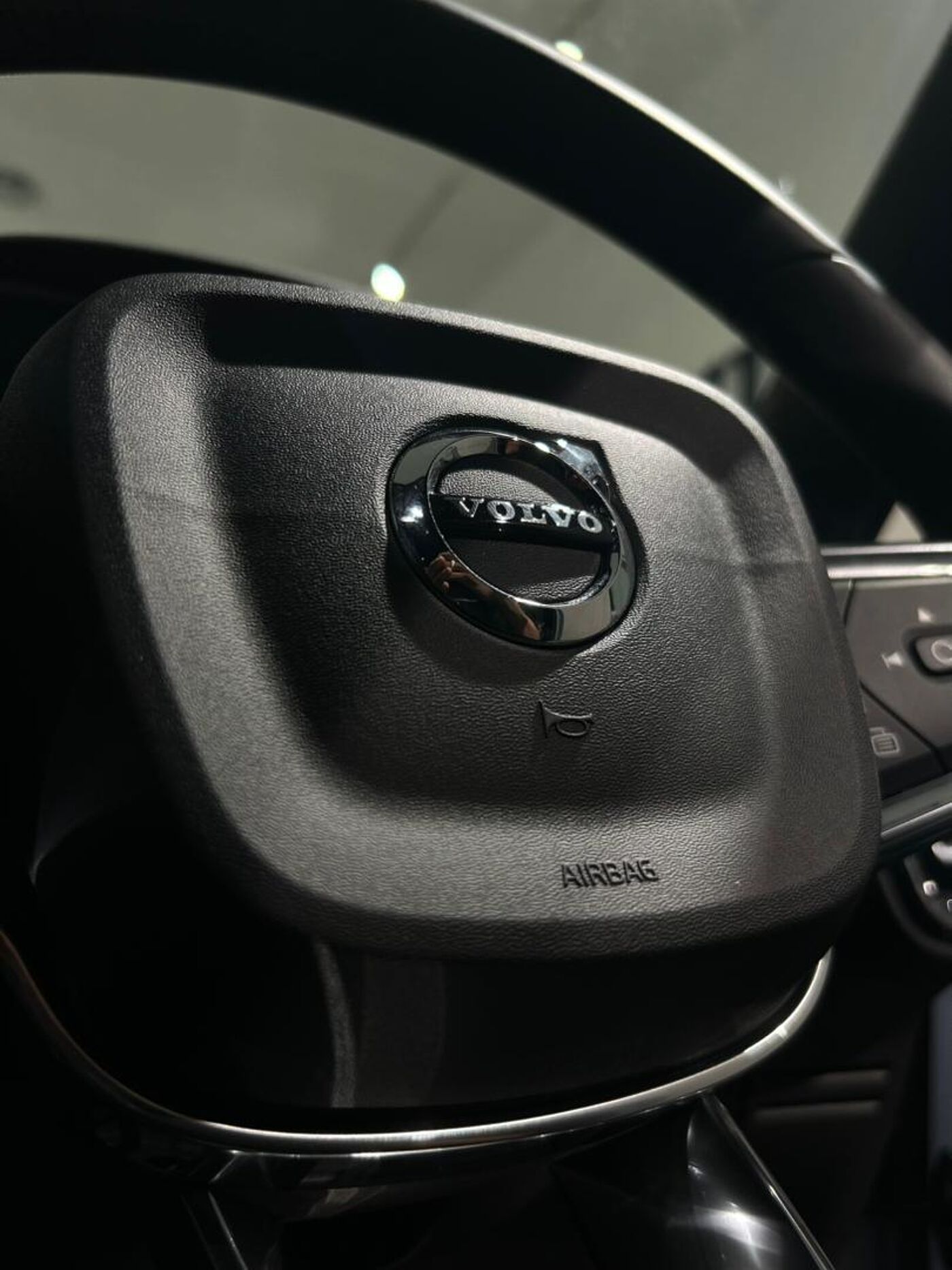 Volvo  Plus, B5 AWD Mild hybrid, Petrol, Dark