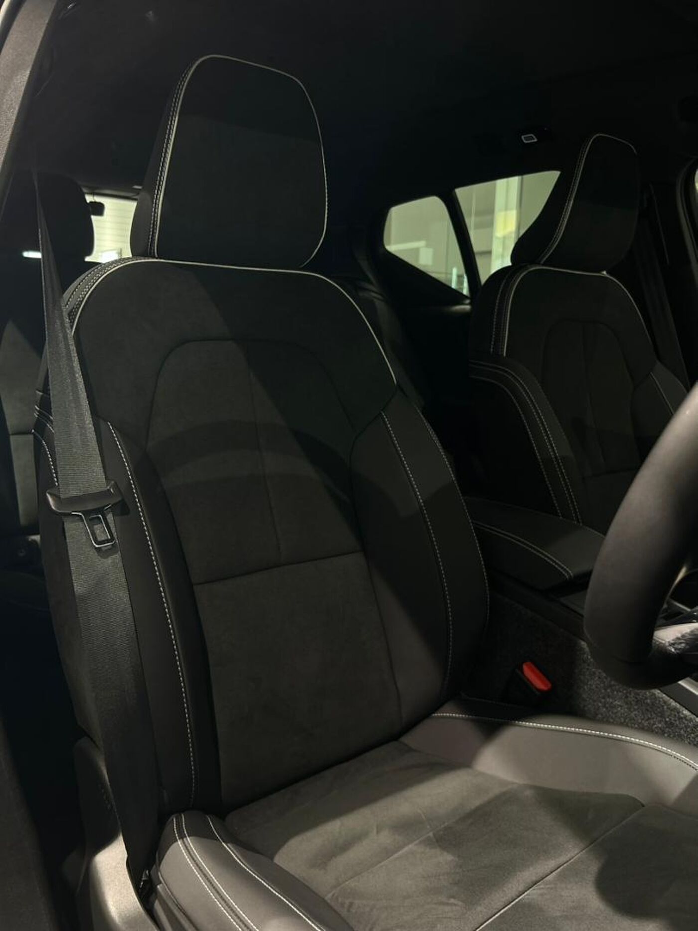 Volvo  Plus, B5 AWD Mild hybrid, Petrol, Dark