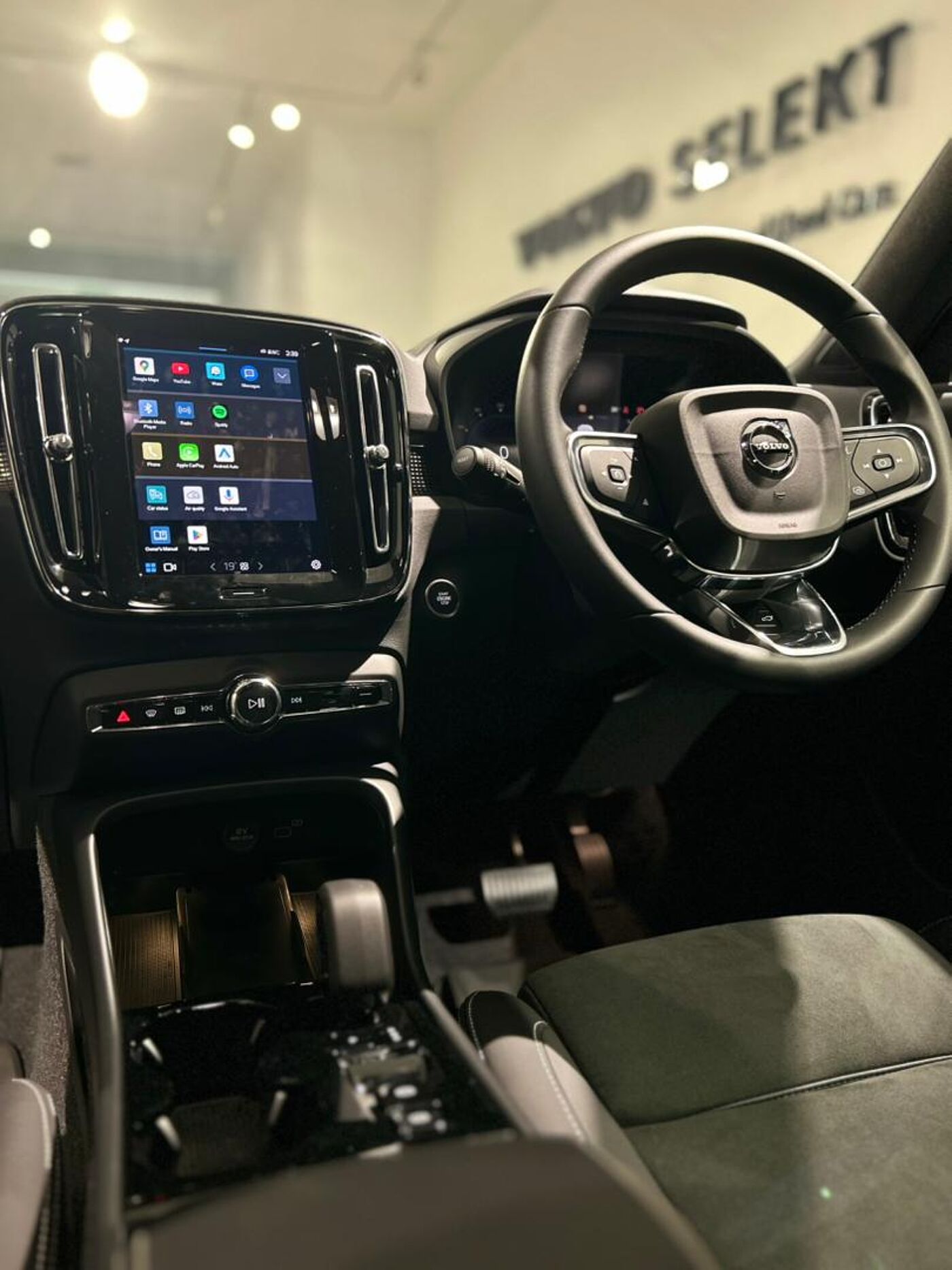 Volvo  Plus, B5 AWD Mild hybrid, Petrol, Dark