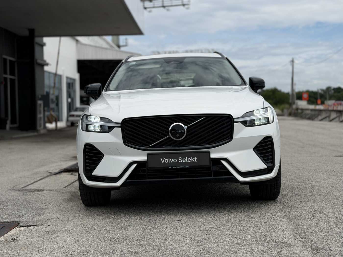 Volvo  XC60 Ultra, T8 AWD Plug-in hybrid, Electric/Petrol, Dark
