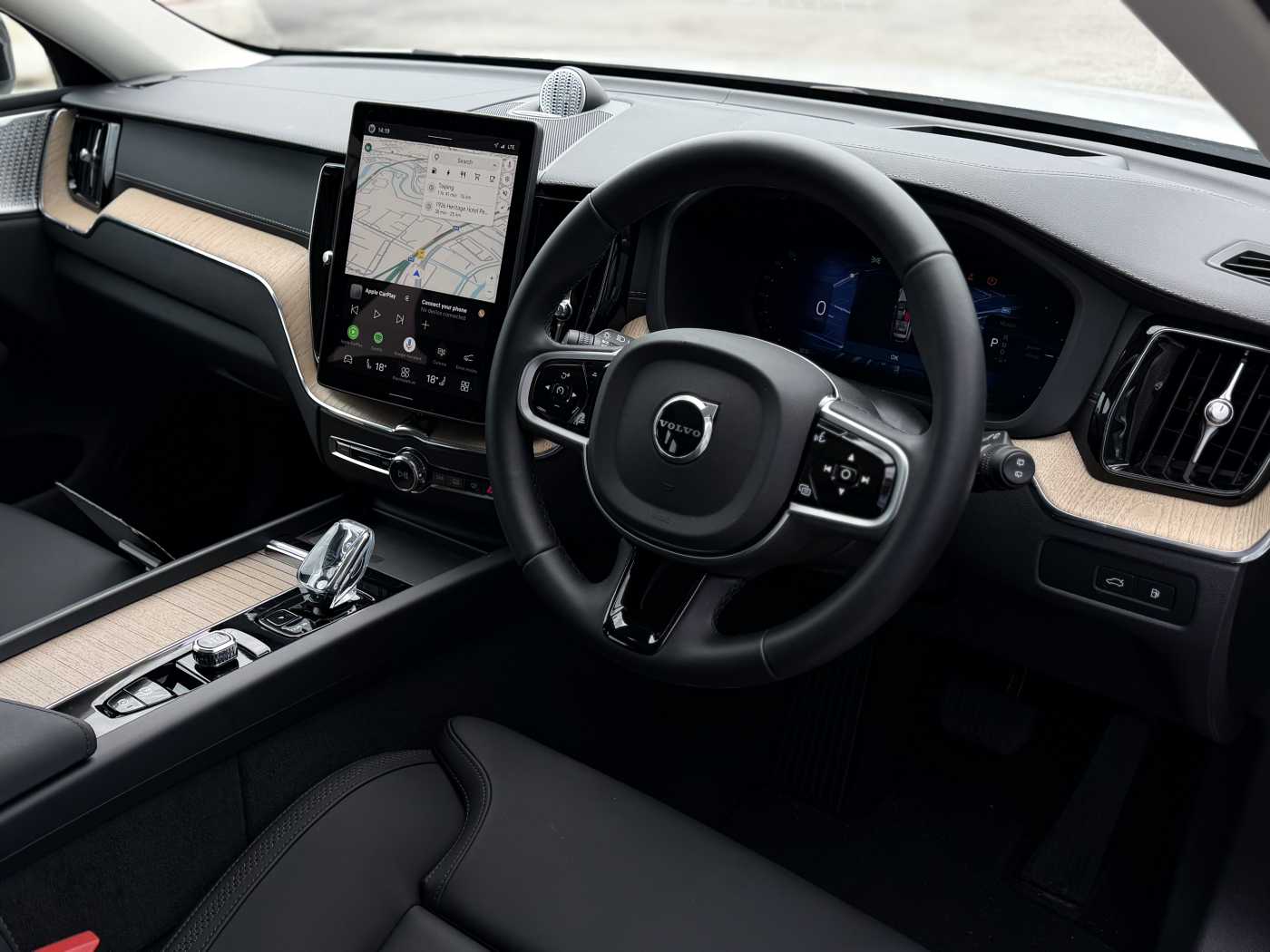 Volvo  XC60 Ultra, T8 AWD Plug-in hybrid, Electric/Petrol, Dark