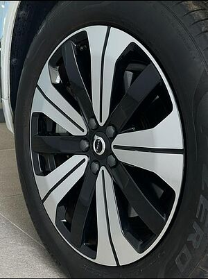 Volvo Recharge Ultimate, T8 AWD Plug-in hybrid, Electric/Petrol, Dark