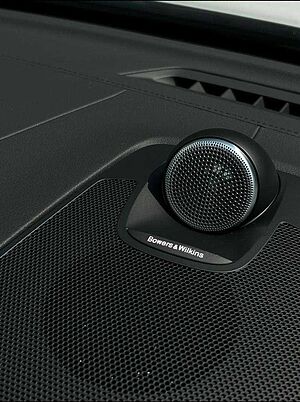 Volvo Recharge Ultimate, T8 AWD Plug-in hybrid, Electric/Petrol, Dark