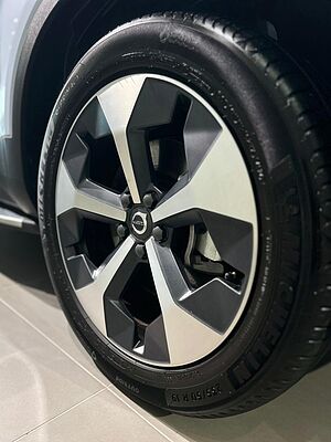 Volvo  Plus, B5 AWD Mild hybrid, Petrol, Dark