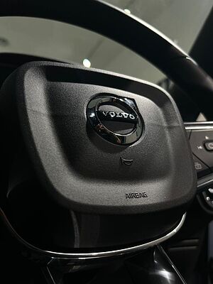 Volvo  Plus, B5 AWD Mild hybrid, Petrol, Dark