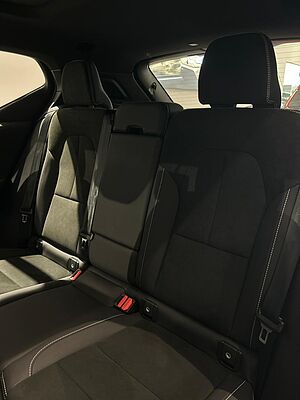 Volvo  Plus, B5 AWD Mild hybrid, Petrol, Dark