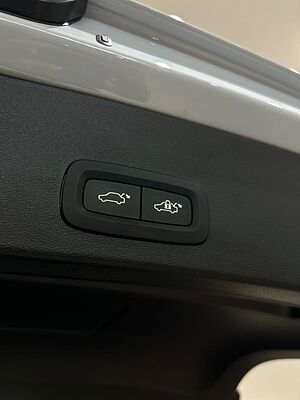 Volvo  Plus, B5 AWD Mild hybrid, Petrol, Dark