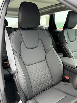 Volvo  XC60 Ultra, T8 AWD Plug-in hybrid, Electric/Petrol, Dark
