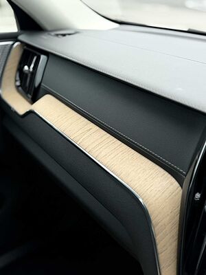 Volvo  XC60 Ultra, T8 AWD Plug-in hybrid, Electric/Petrol, Dark
