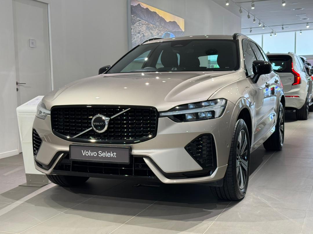 Volvo  XC60 Ultra, T8 AWD Plug-in hybrid, Electric/Petrol, Dark