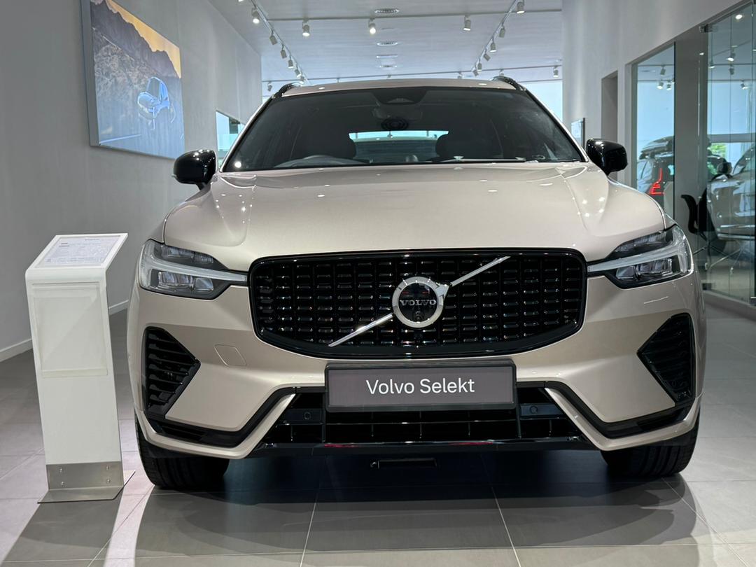 Volvo  XC60 Ultra, T8 AWD Plug-in hybrid, Electric/Petrol, Dark