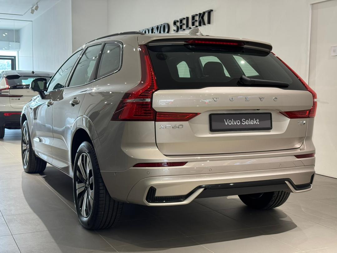 Volvo  XC60 Ultra, T8 AWD Plug-in hybrid, Electric/Petrol, Dark