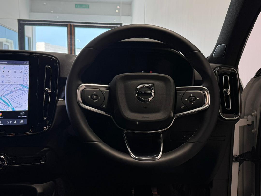 Volvo  XC60 Ultra, T8 AWD Plug-in hybrid, Electric/Petrol, Dark