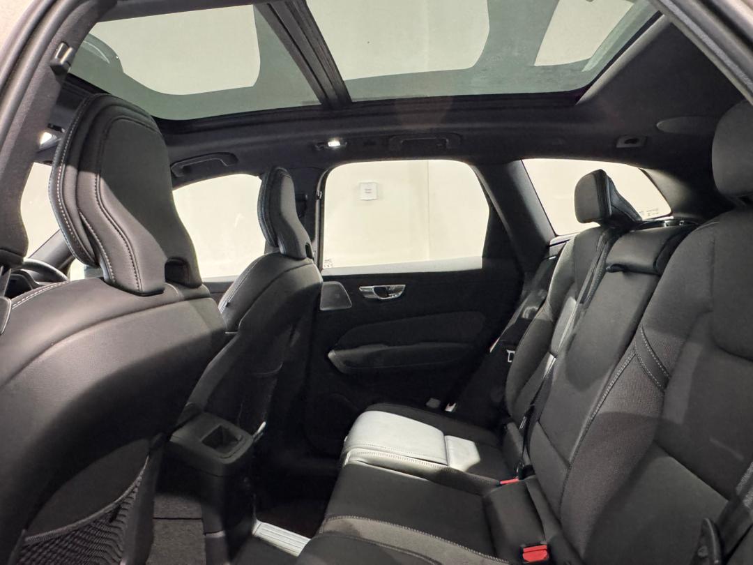 Volvo  XC60 Ultra, T8 AWD Plug-in hybrid, Electric/Petrol, Dark