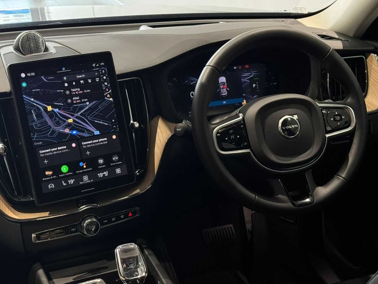 Volvo Ultra, T8 AWD Plug-in hybrid, Electric/Petrol, Dark