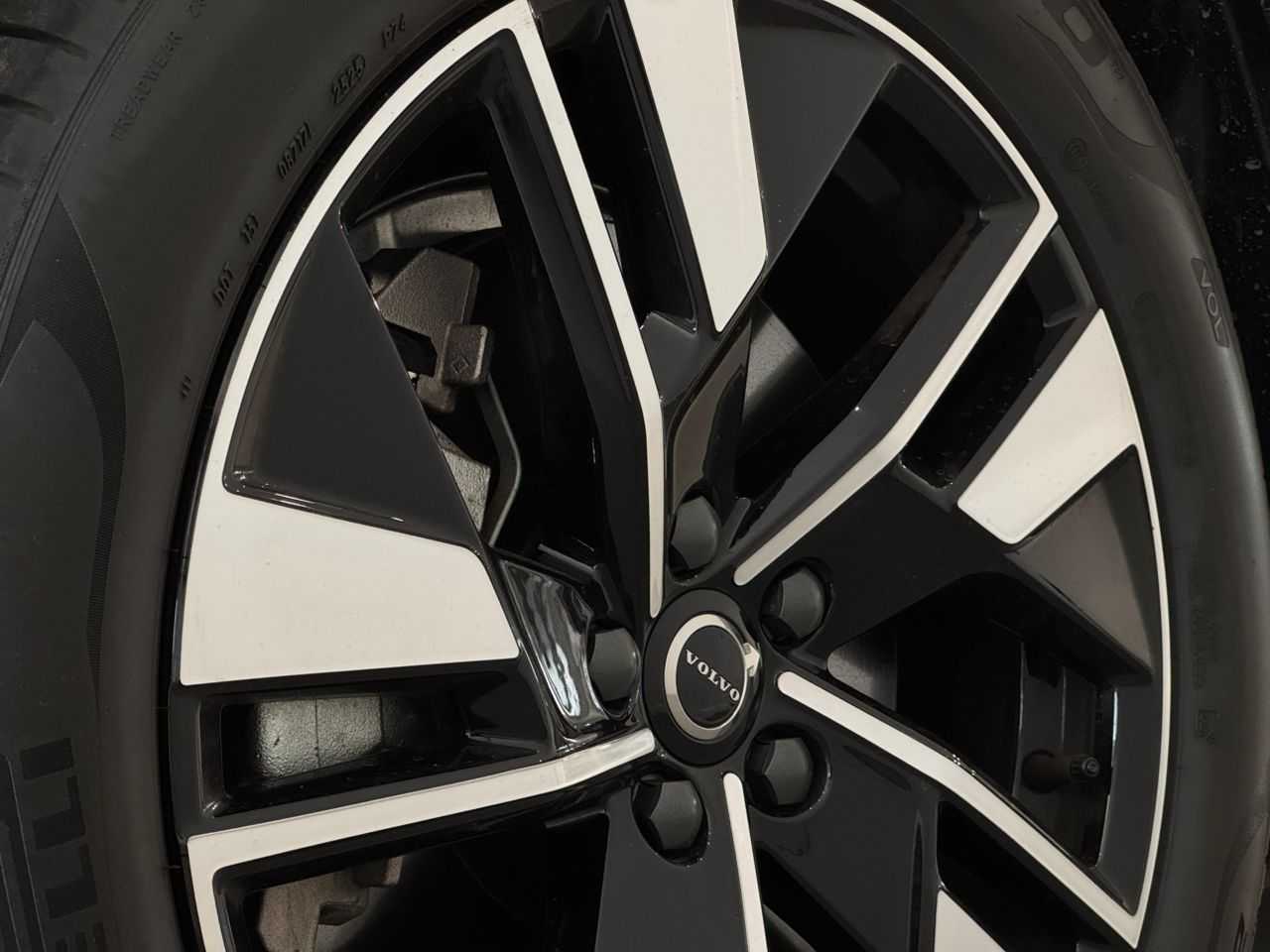 Volvo Ultra, T8 AWD Plug-in hybrid, Electric/Petrol, Dark