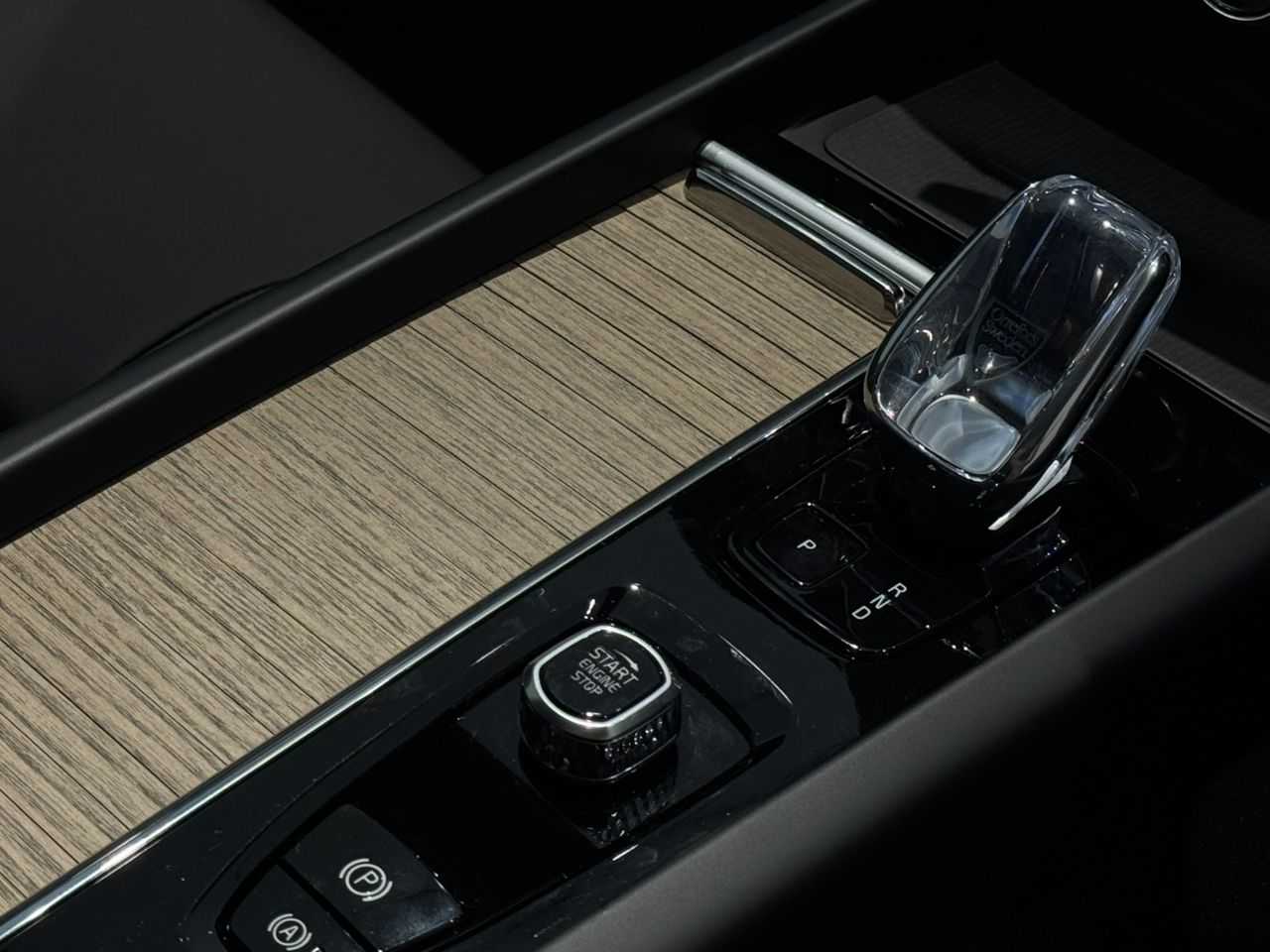 Volvo Ultra, T8 AWD Plug-in hybrid, Electric/Petrol, Dark
