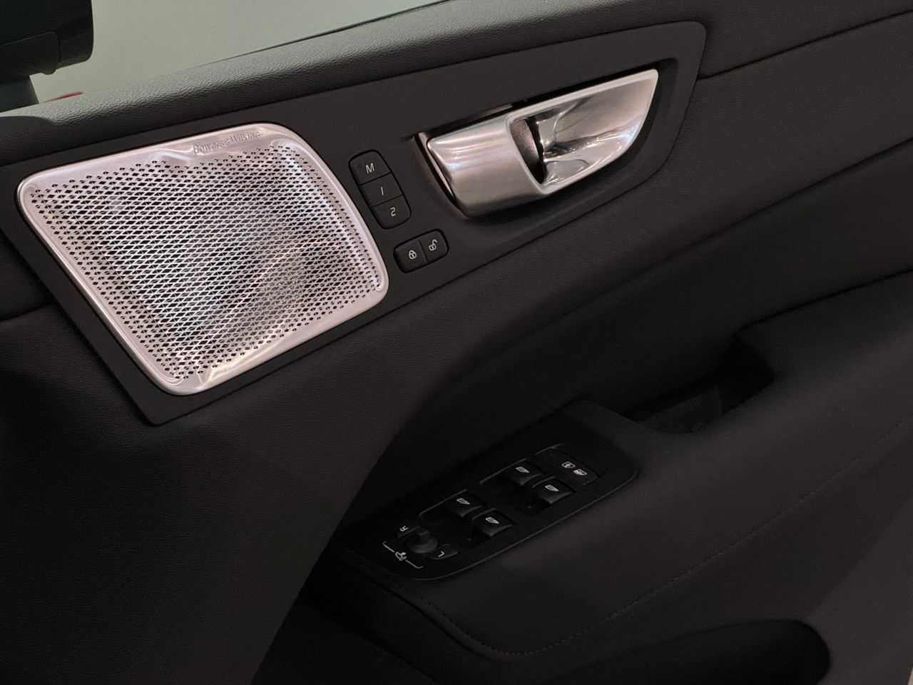 Volvo Ultra, T8 AWD Plug-in hybrid, Electric/Petrol, Dark