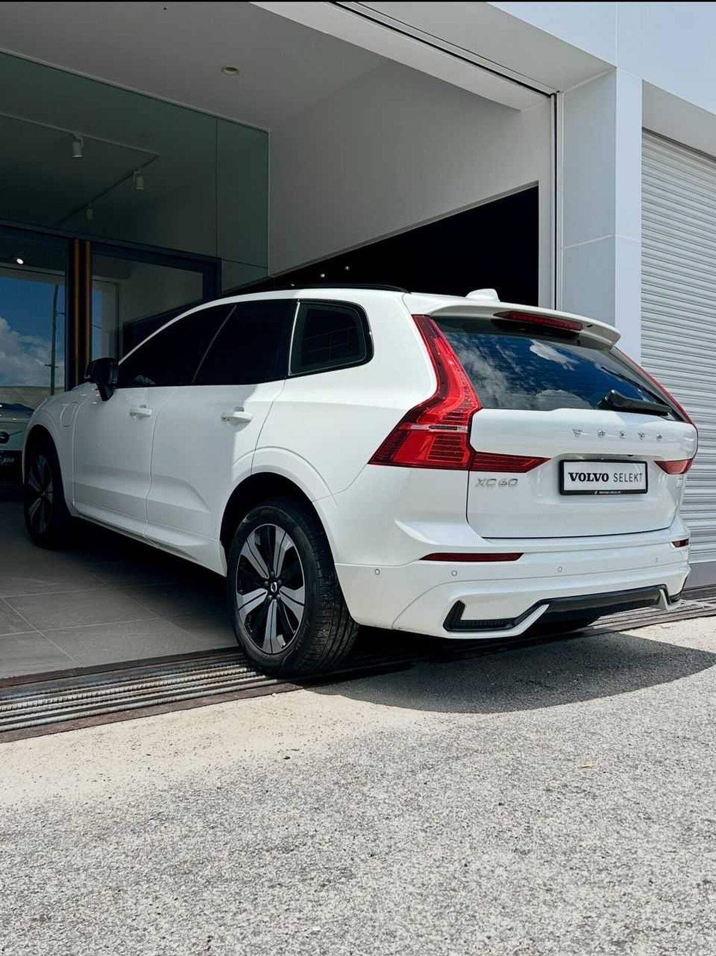 Volvo  Recharge Ultimate, T8 AWD Plug-in hybrid, Electric/Petrol, Dark