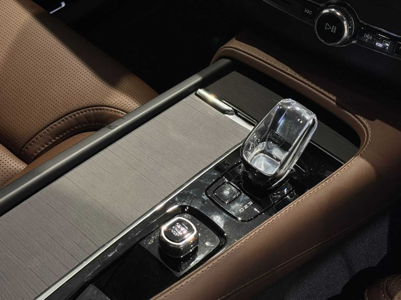 Volvo XC90 Ultra, T8 AWD Plug-in hybrid, Electric/Petrol, Bright, 7 Seats
