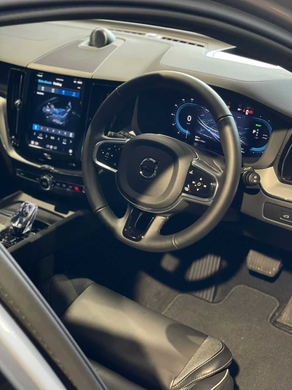Volvo XC60 Ultra, T8 AWD Plug-in hybrid, Electric/Petrol, Dark