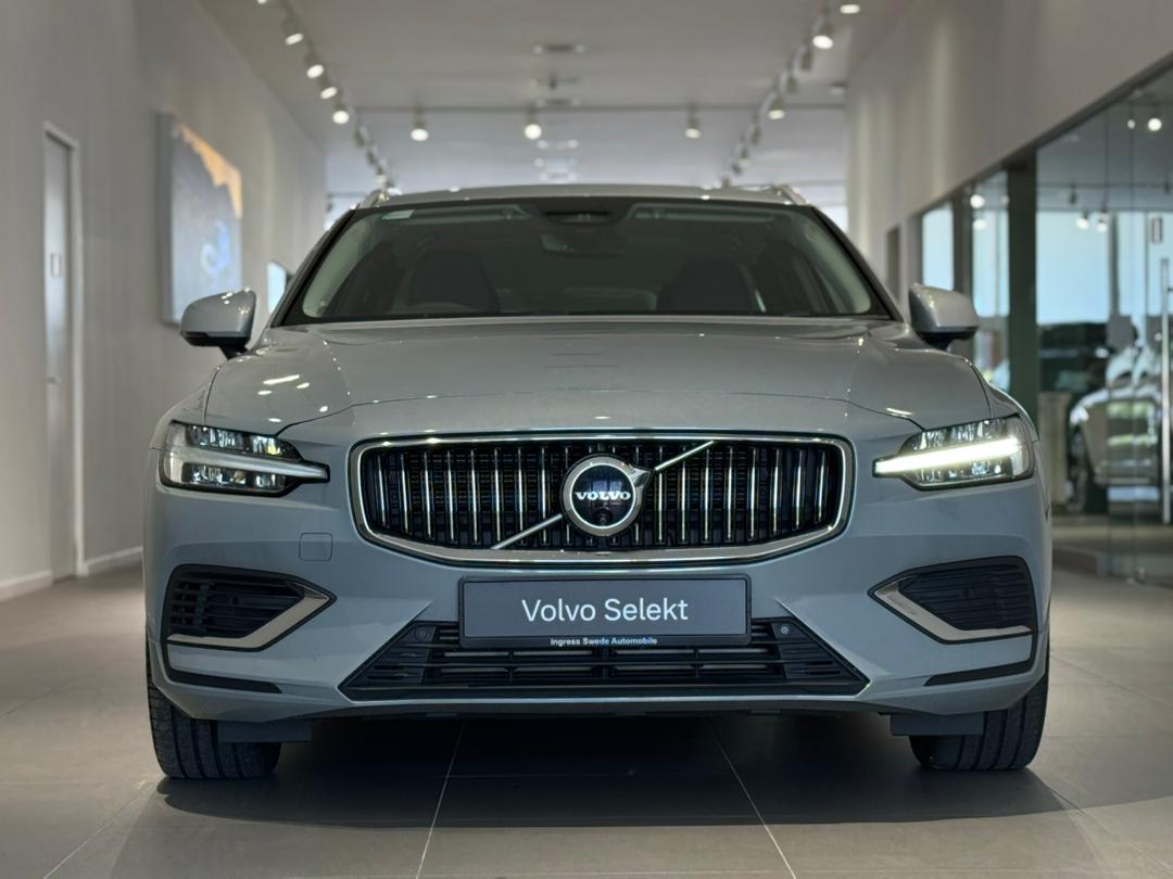 Volvo V60 Recharge Plus, T8 AWD Plug-in hybrid, Electric/Petrol, Bright