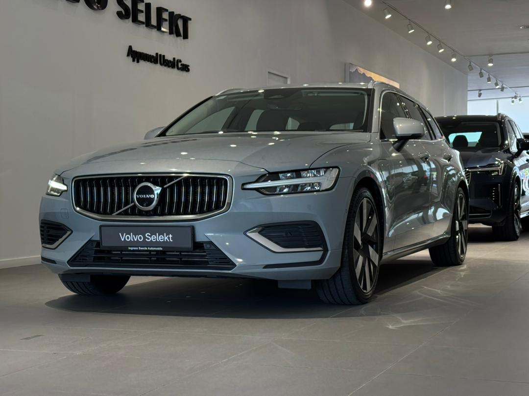 Volvo V60 Recharge Plus, T8 AWD Plug-in hybrid, Electric/Petrol, Bright