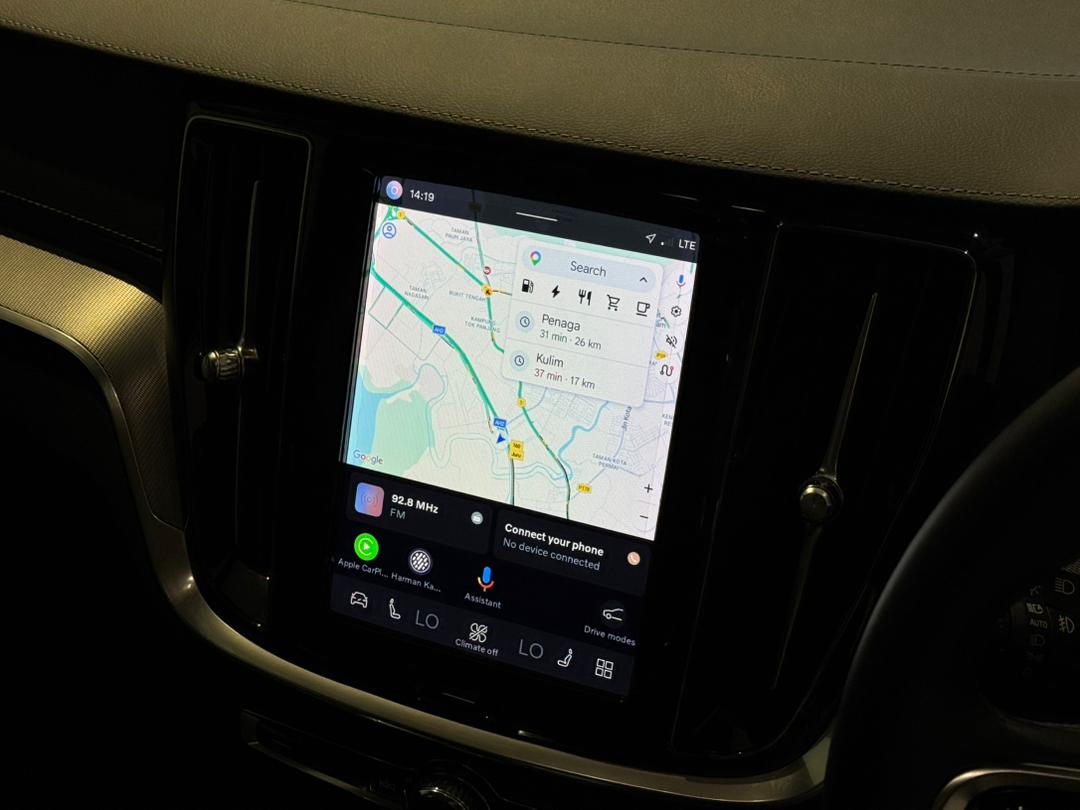 Volvo V60 Recharge Plus, T8 AWD Plug-in hybrid, Electric/Petrol, Bright