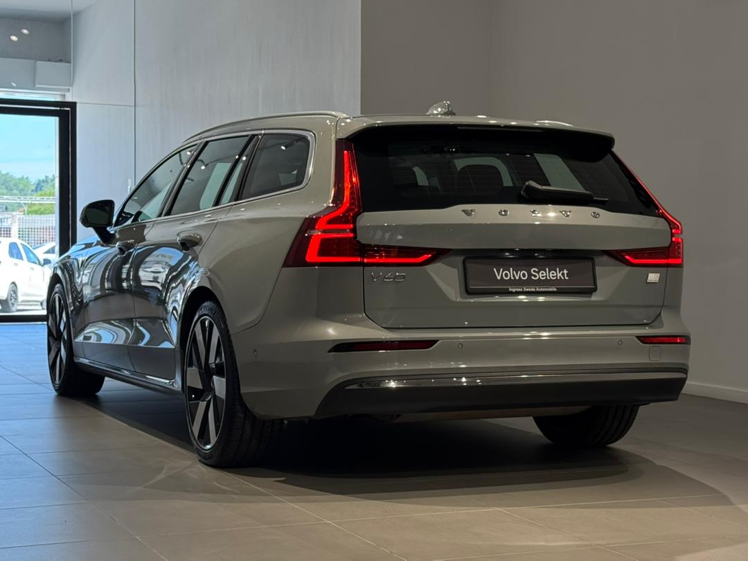 Volvo V60 Recharge Plus, T8 AWD Plug-in hybrid, Electric/Petrol, Bright