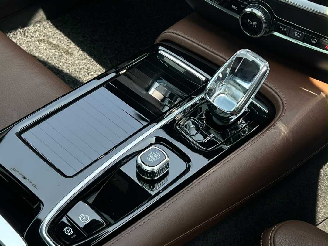 Volvo Recharge Ultimate, T8 , Electric/Petrol, Bright
