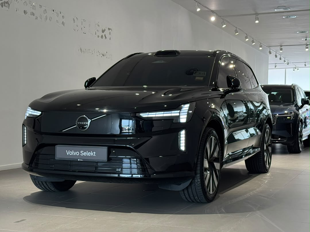 Volvo Ultra, Twin Motor Performance, Electric, 7 Seats