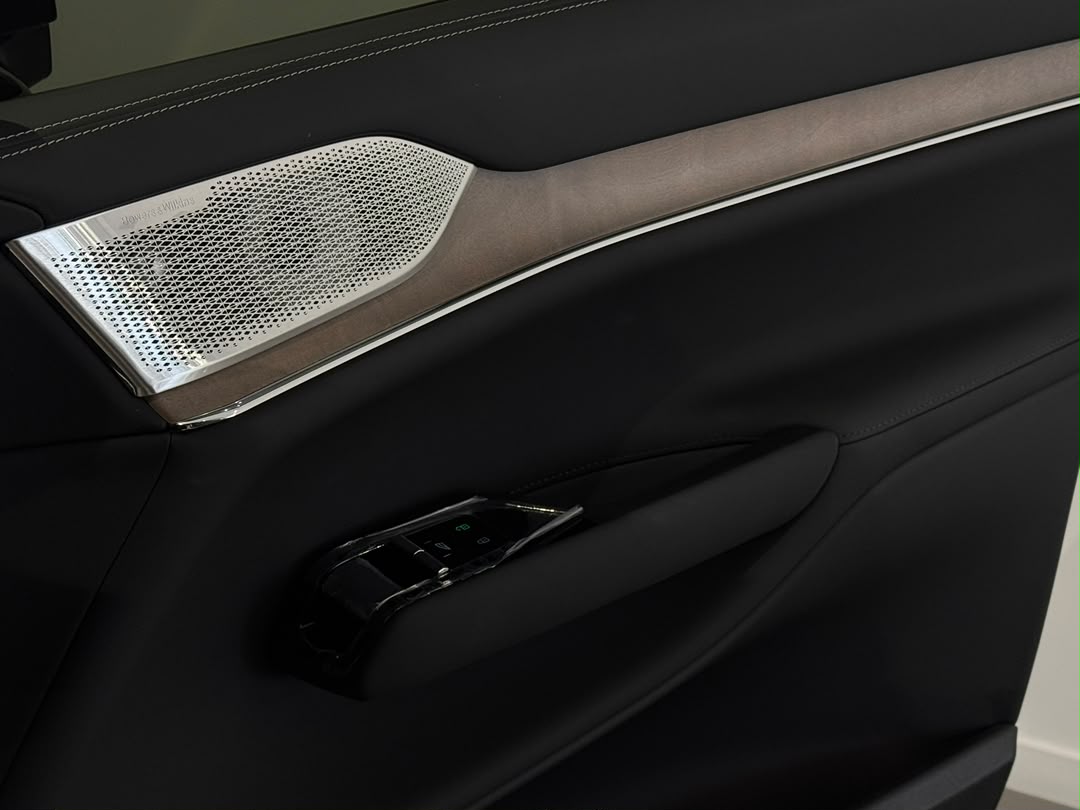 Volvo Ultra, Twin Motor Performance, Electric, 7 Seats