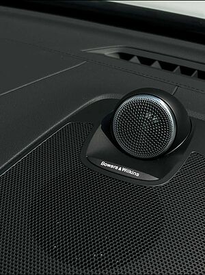 Volvo  Recharge Ultimate, T8 AWD Plug-in hybrid, Electric/Petrol, Dark