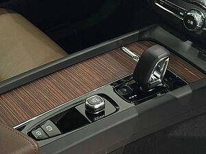 Volvo XC60 Essential, B5 AWD Mild hybrid, Petrol