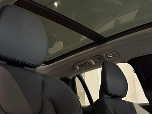 Volvo V60 Recharge Plus, T8 AWD Plug-in hybrid, Electric/Petrol, Bright